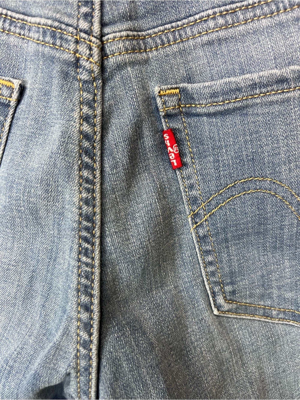 LEVI'S Mid-Length Medium Wash Classic Five Pocket Summer Shorts, 27 - Picture 11 of 14